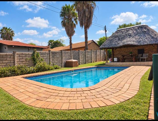 4 BEDROOM HOUSE FOR SALE IN HEUWELOORD